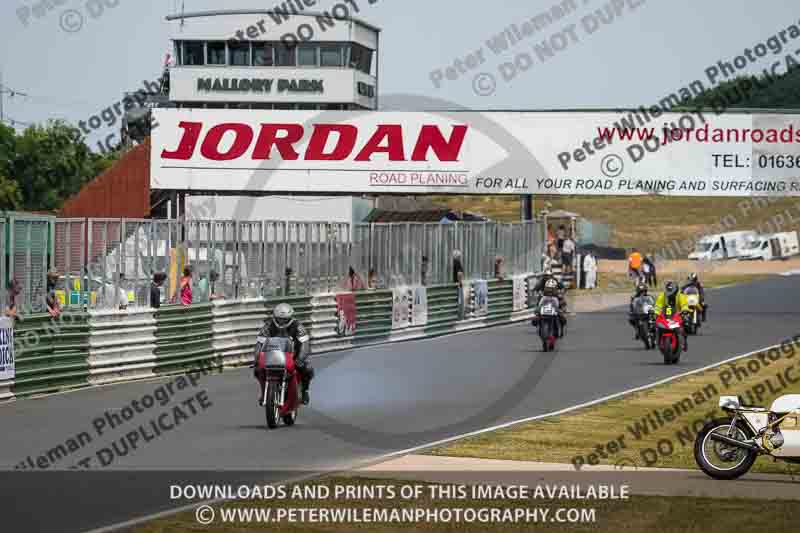 Vintage motorcycle club;eventdigitalimages;mallory park;mallory park trackday photographs;no limits trackdays;peter wileman photography;trackday digital images;trackday photos;vmcc festival 1000 bikes photographs